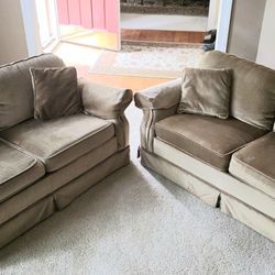 2 Sofas 