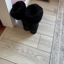 Women’s black UGGs 