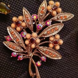 Vintage Brooch With Rhinestones 
