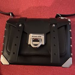 Beautiful Manhattan Michael Kors Satchel With Silver Hardware 