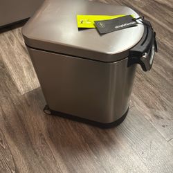 Simple Human Pet Food Holder