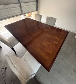 Bella Vita Dining Table