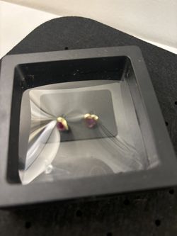 Gold earrings 10k/ Aretes De Oro 