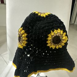 Women’s Crochet  Hat Handmade Girasol Flowers 