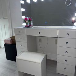 Modern Style Vanity With Mirrors And Chairs 