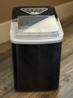 Frigidaire Ice machine