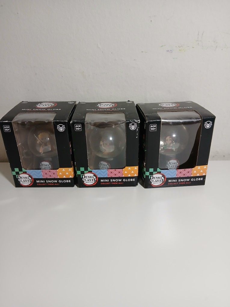 3 Demon slayer mini snow globe new.
Only 10 dollars.
Incredible deal.