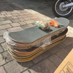 19 Skateboards And Some Wheels