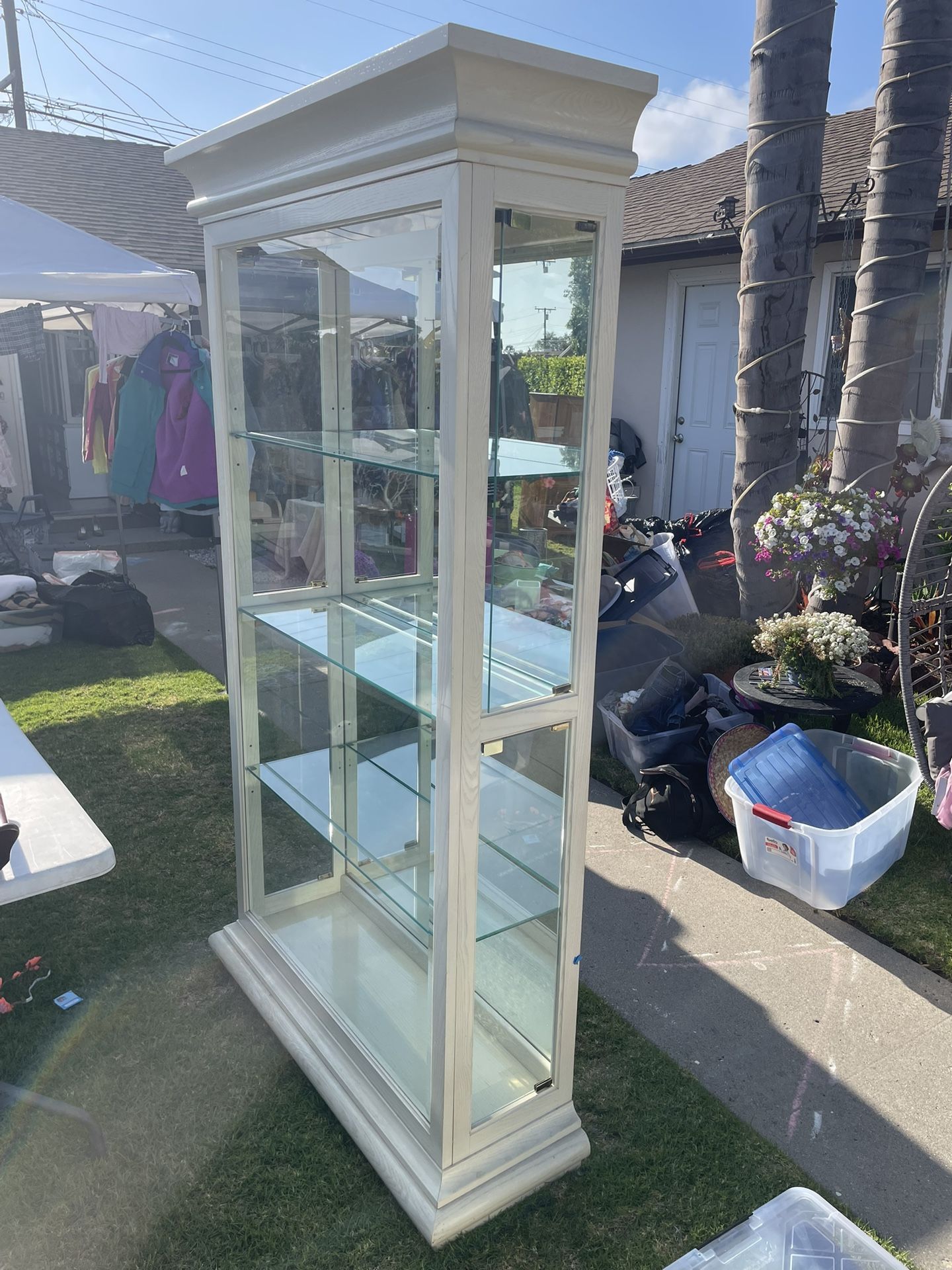 Beautiful Glass Shelf! With Light! Great Deal!!!