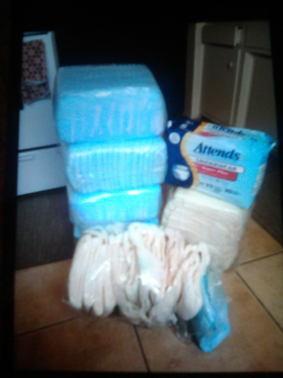 100 ADULT DIAPERS