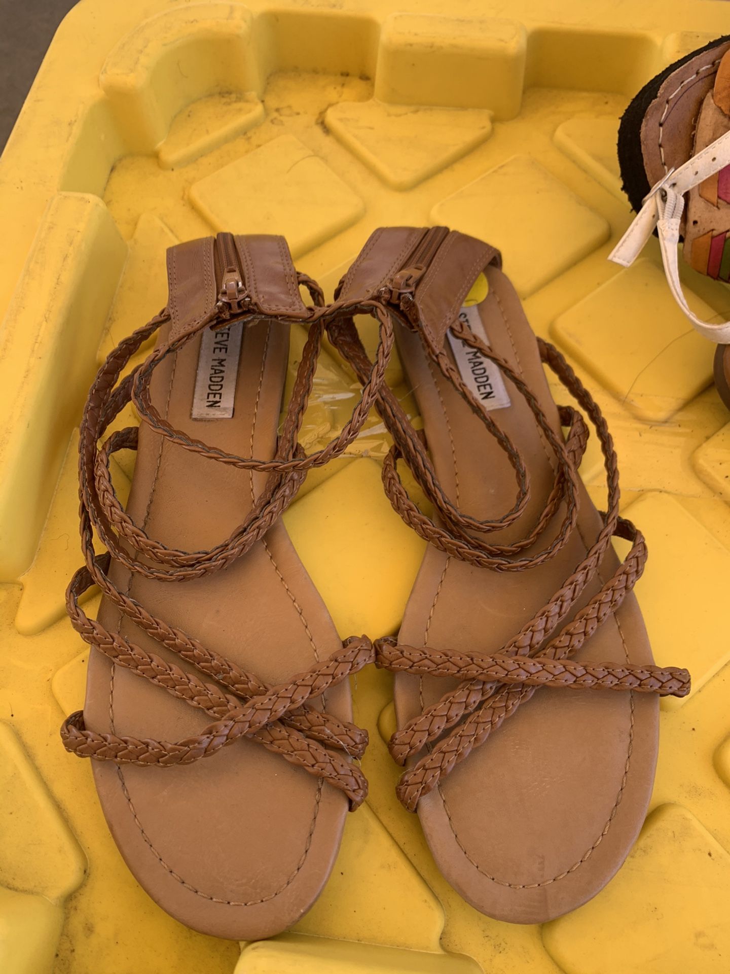 $4 size 9 women Steve Madden sandals