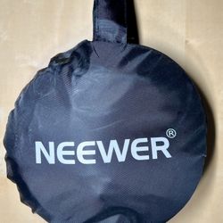 For Sale: Neewer Collapsible Softbox Diffuser w/ Honeycomb Grid (Open Box)