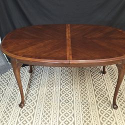 Oval dining room table, Queen Anne Style