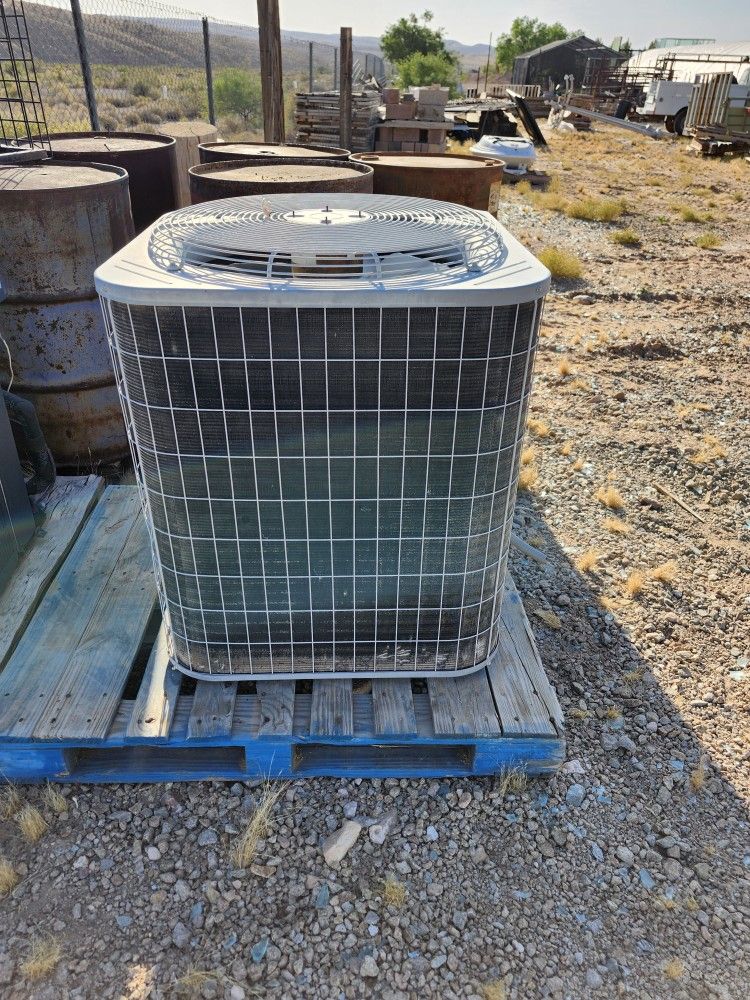 CARRIER AIRCONDITIONER CONDENSER MDL # 38CKB060300