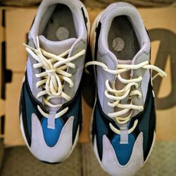 Sneakers Size 10