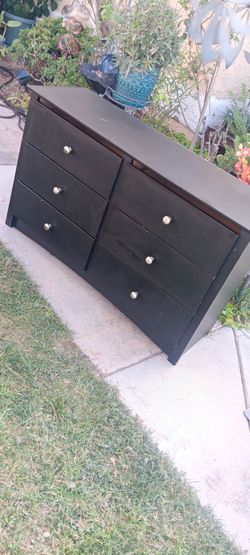 Black 6-Drawer Dresser