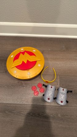DC Super Hero Girls Wonder Woman Shield, Tiara & Wristlets Dress-Up Set – Excellent Condition
