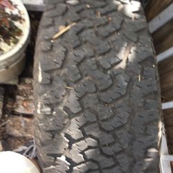 Bf Goodrich all terrain 33 1250 15 in on 6lug toyota chevy rim