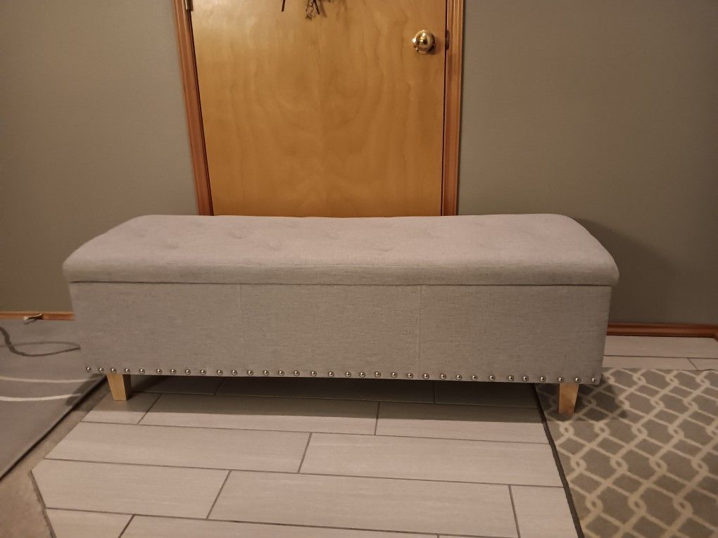 Like New Ottoman/Storage Bench in Light Grey