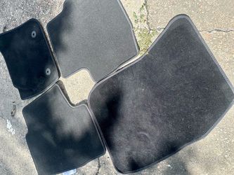 Set of 4 car mats for Ford!
