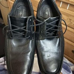 Mens size 9.5 dockers shoes