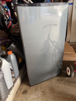 3.3 cu ft Mini fridge with freezer