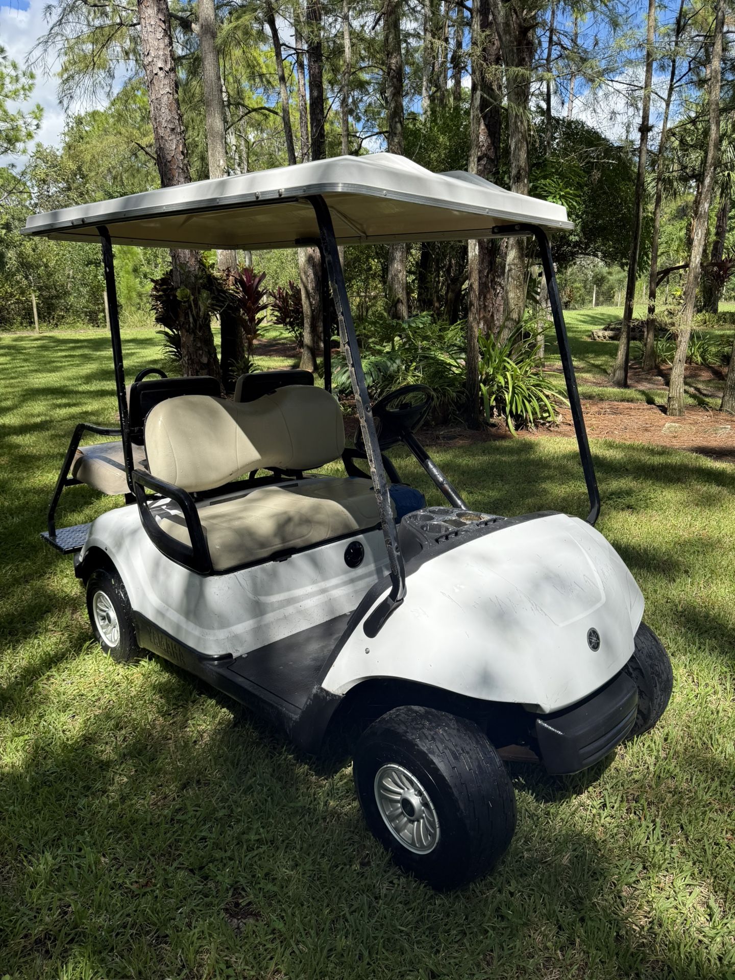 48 VOLT YAMAHA GOLF CART!! 4 SEATER RUNS AND DRIVES!!