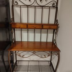 Vintage Beautiful Furniture In Spring Hill