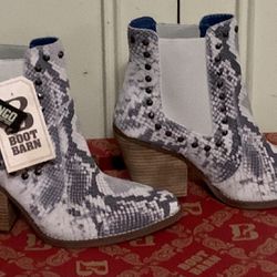 Dingo Women Boots 8.5 NWT  Western 
