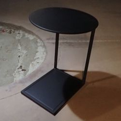 C Shape End Table Black Metal