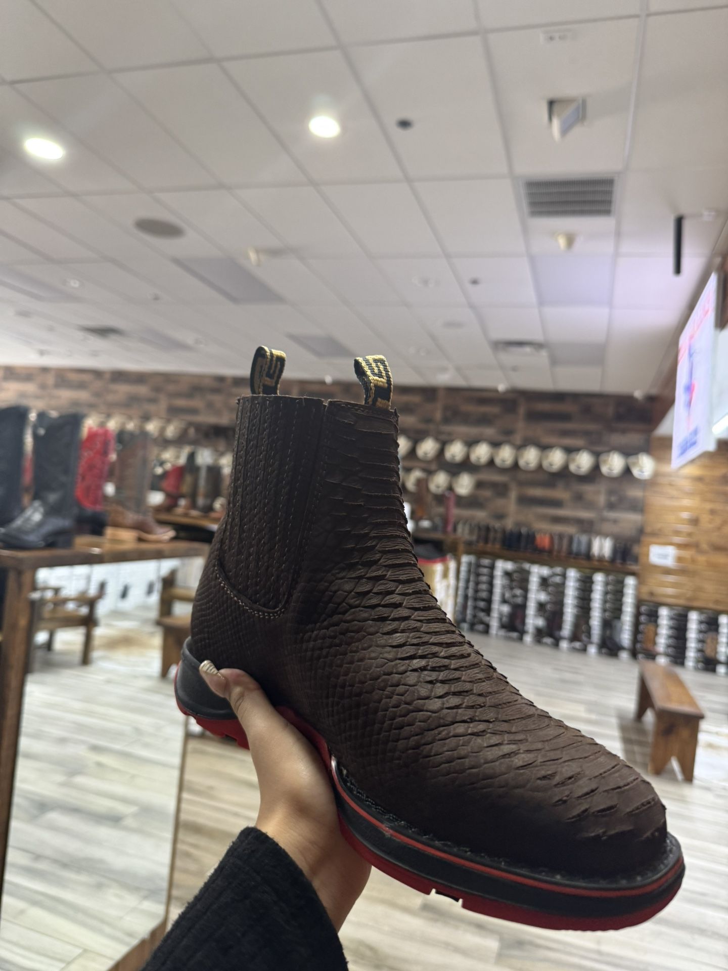 brown piton show boot