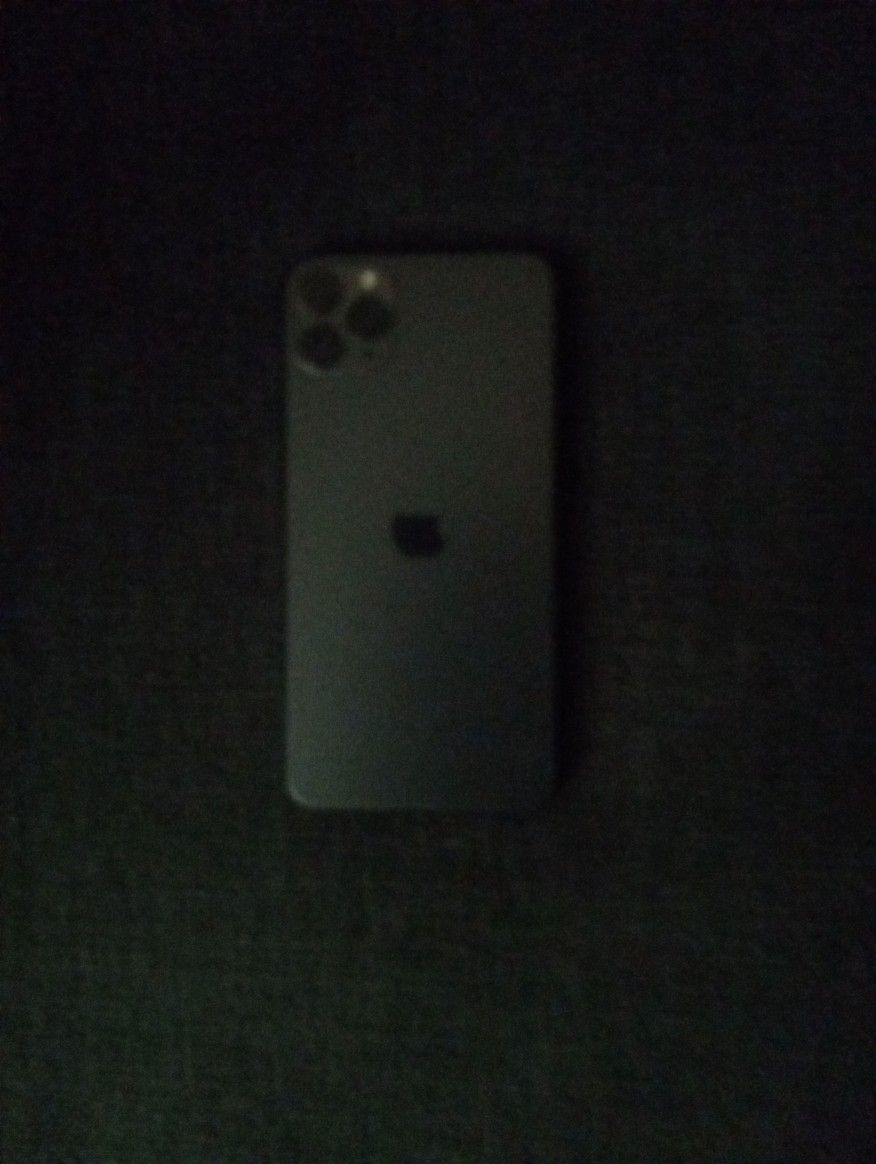 iPhone 12 And Very Good Shape Nothing Wrong With It Need To Be Unlocked
