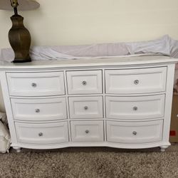 White Classic Bedroom Set - 5 Pieces: Single Bed, Dresser, Nightstand, Desk And Vanity With Bench