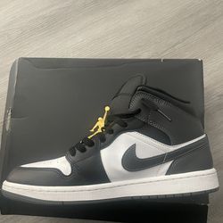 Air Jordan 1 Mid