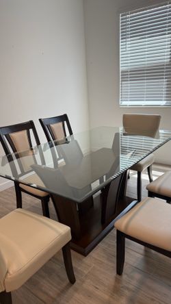 Dining table & chairs set