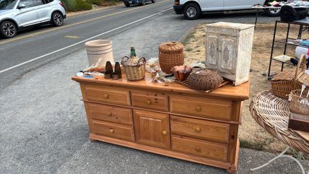 FREE DRESSER
