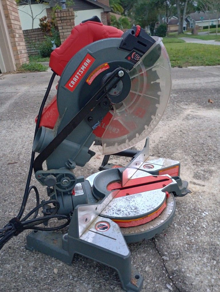 Craftsman 10-inch Single Bevel Folding Compound Miter Saw *125.00 Firm* Model CMXEMAR120
