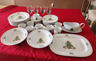 Christmas China/Dinnerware