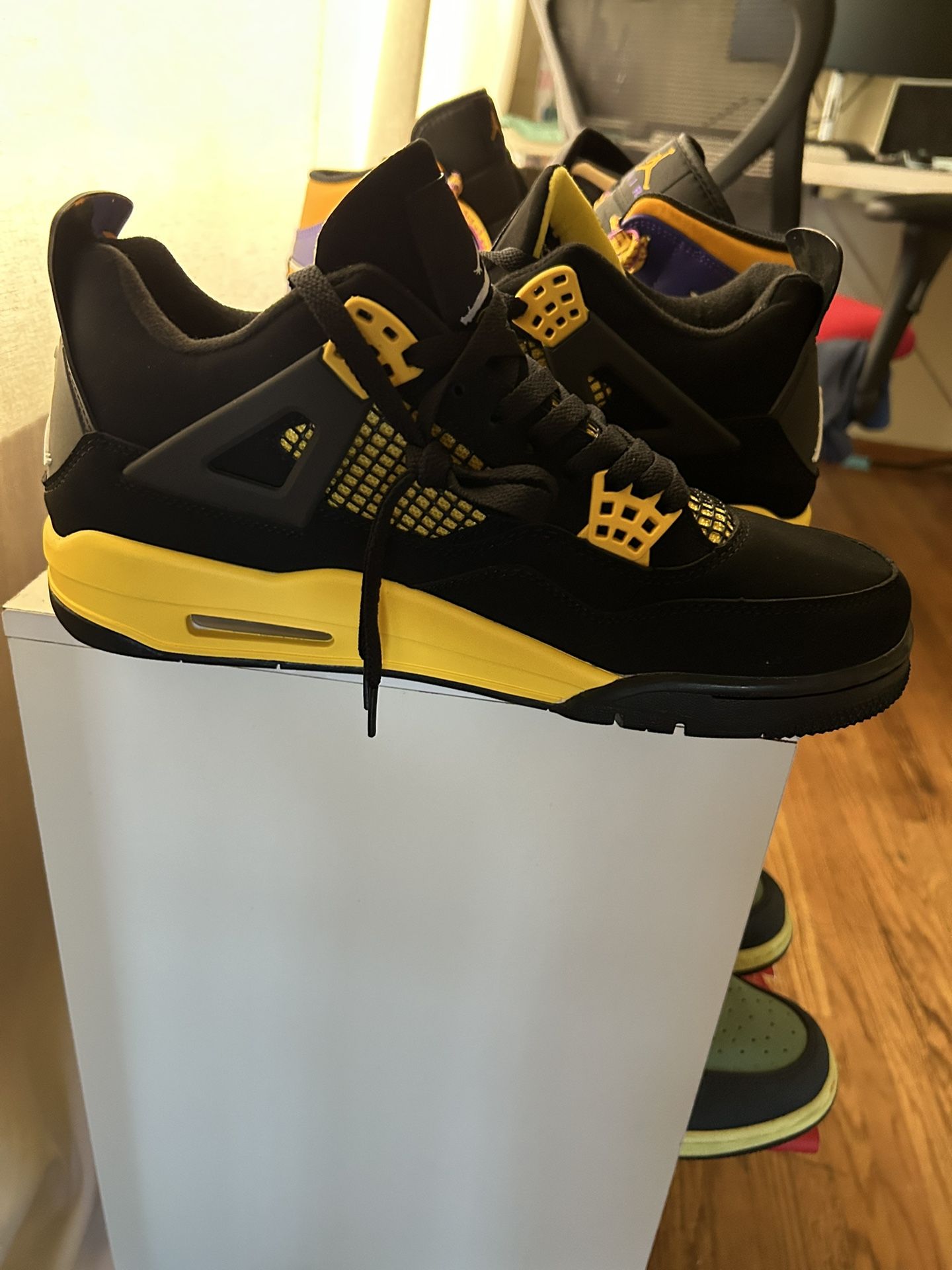 Jordan 4 Thunder