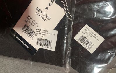 Beyond Scrubs Top and bottom Black Small