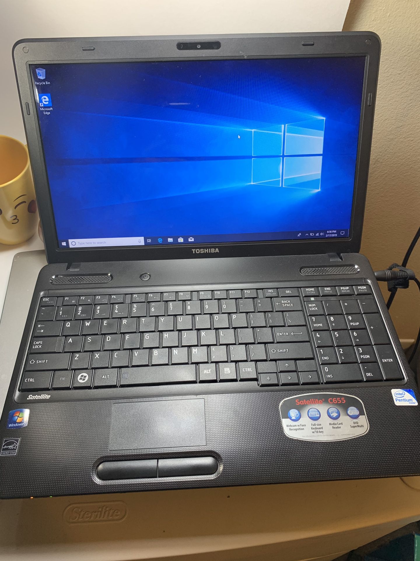 Laptop toshiba satellite 4GB DDR3 Intel CPU 300 gig hard drive windows 10 full activated.