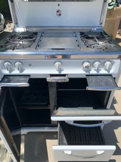 Stove Vintage 1950s Wedgewood 575.00