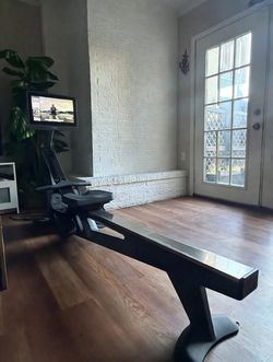 Hydrow Rowing Machine (2022) – Like New, 22" HD Touchscreen, Local Pickup