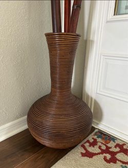 Wicker basket & bamboo