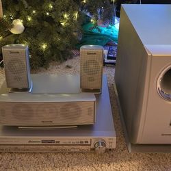 Panasonic 5 DVD/CD Changer Home Theater Audio with Subwoofer SA-HT720