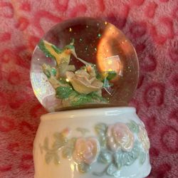Vintage Hummingbird Globe In Great Condition 