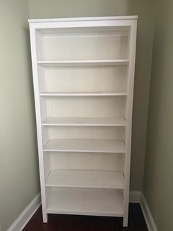 White wood book shelf