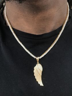 Iced out wing pendant with tennis chain