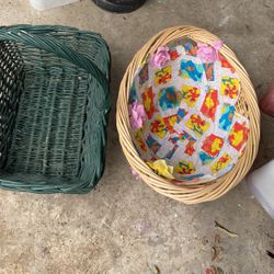 2 Canastas Grandes $10.00 Cada Una 