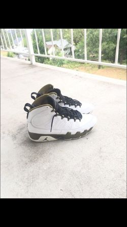 Jordan 9 statue